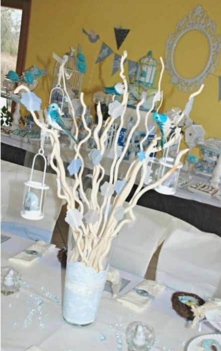 Un centre de table ajoutera un plus à votre décoration.