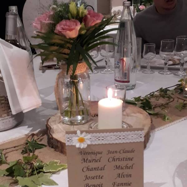 Un centre de table ajoutera un plus à votre décoration.